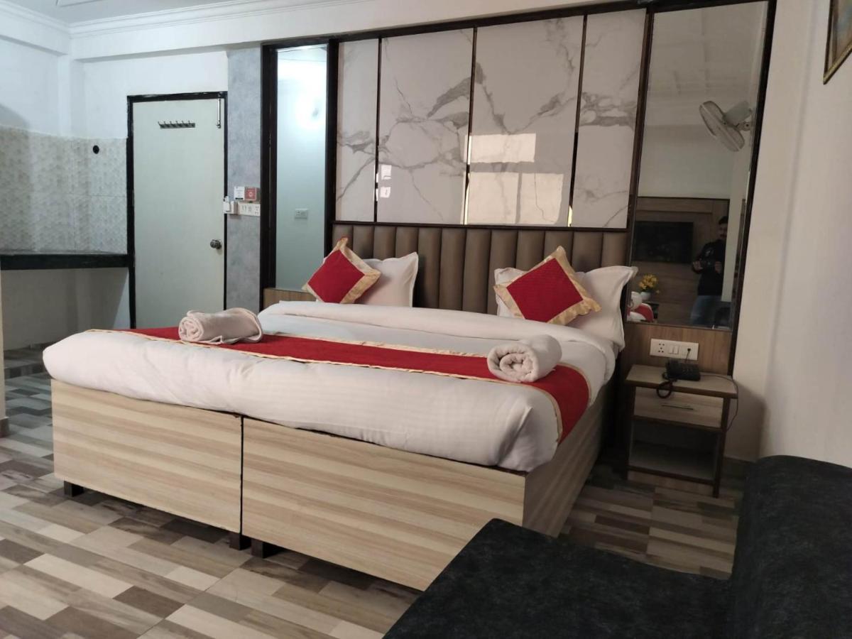 Hotel Clink New Delhi Airport Exterior photo