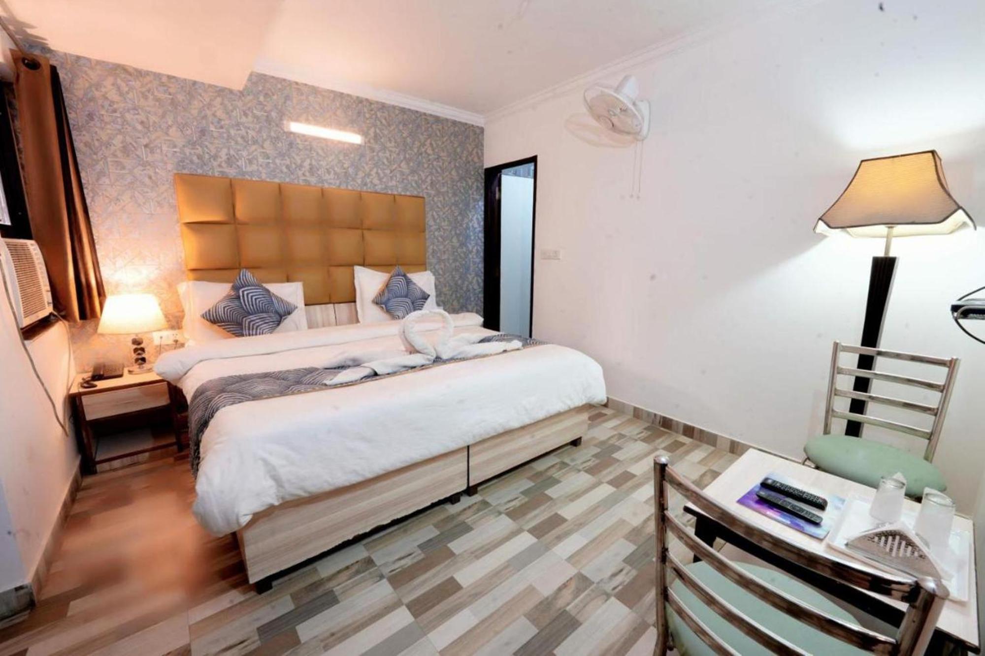Hotel Clink New Delhi Airport Exterior photo