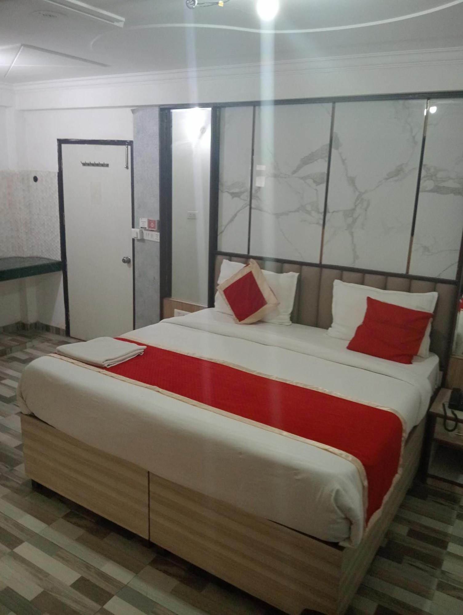 Hotel Clink New Delhi Airport Exterior photo