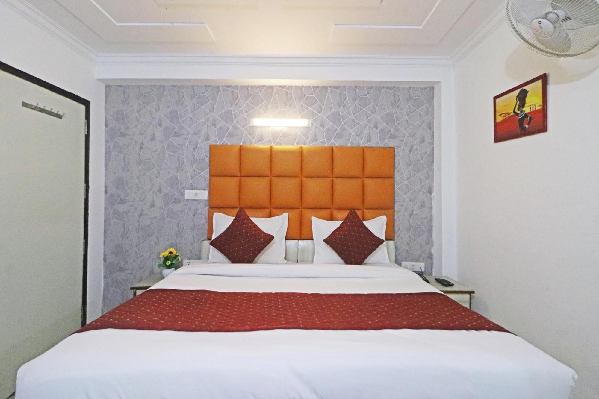 Hotel Clink New Delhi Airport Exterior photo